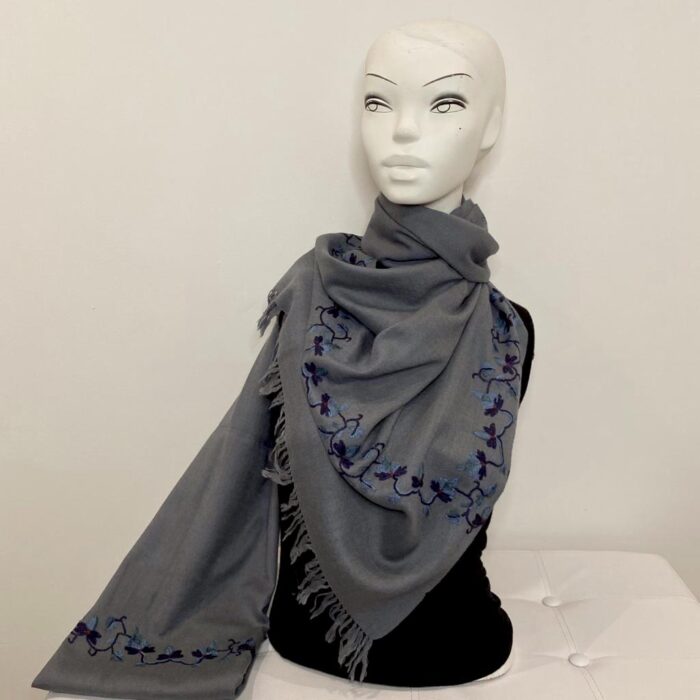 Caeso Embrace wool shawl