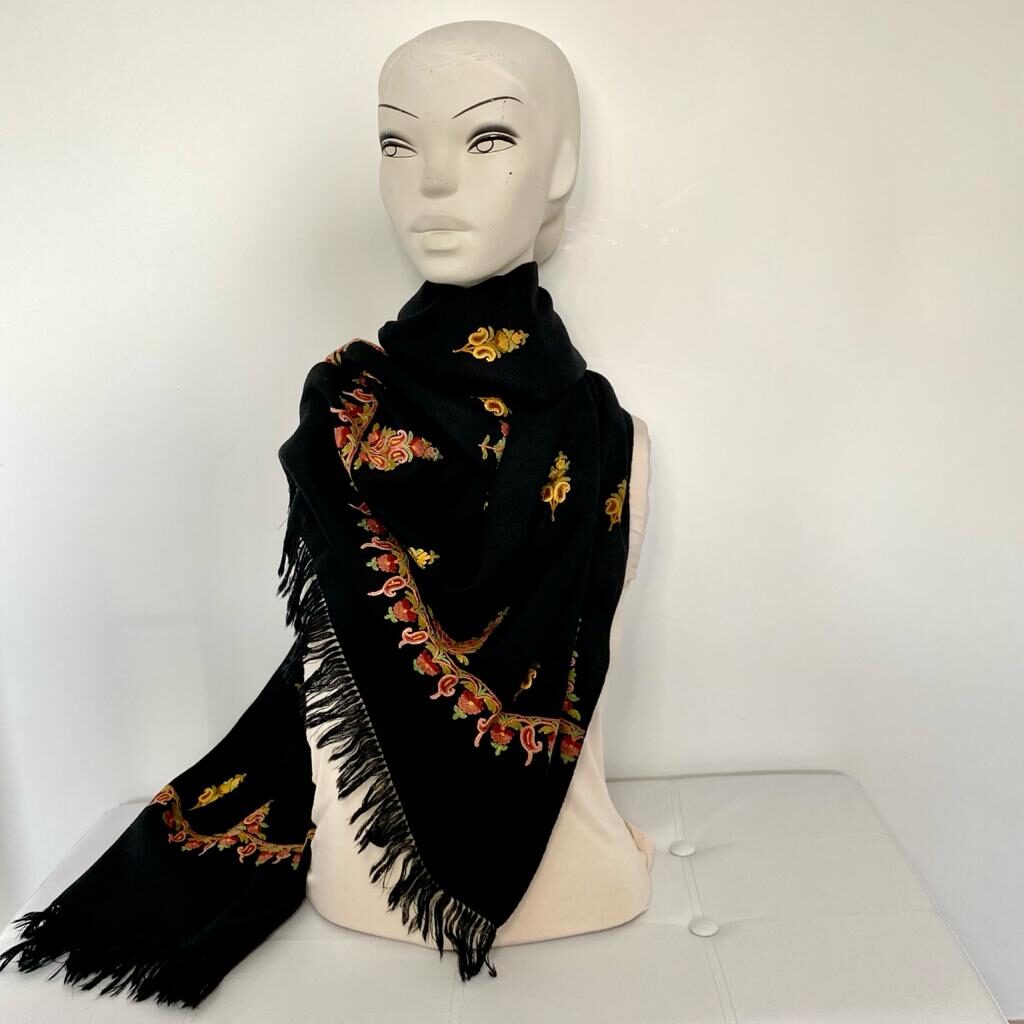 Butah wool shawl