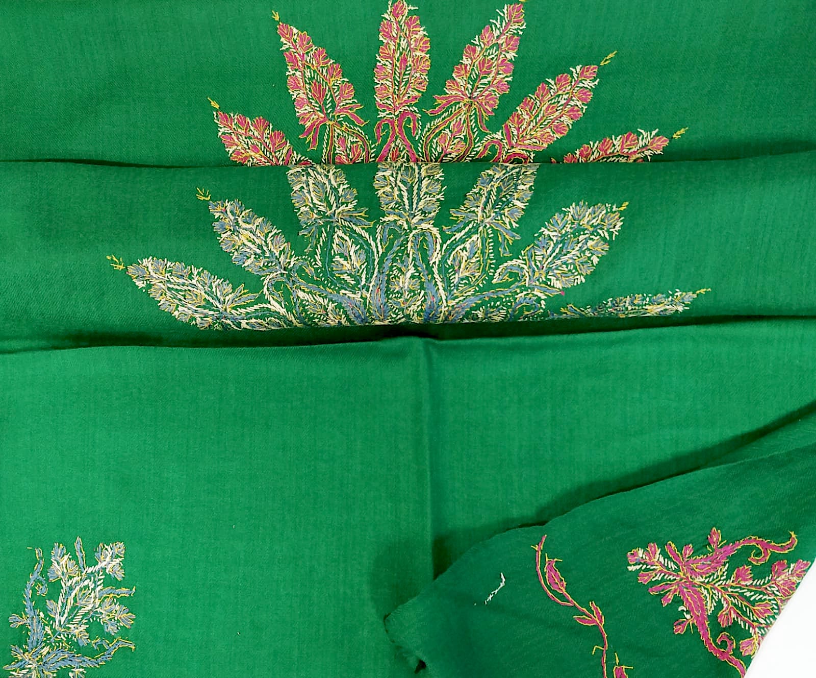 Ahnay Green Wool Shawl - Labonie - The Essence of Elegance
